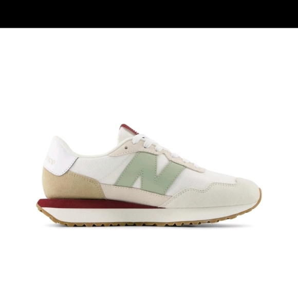 New Balance Women's 327 Retro Style - White/Green - Picture 7 of 9